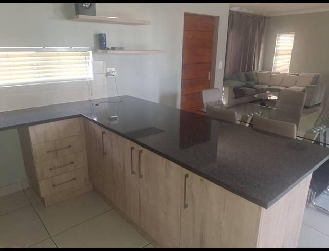 3 BEDROOM FREEHOLD FOR SALE IN RUA VISTA